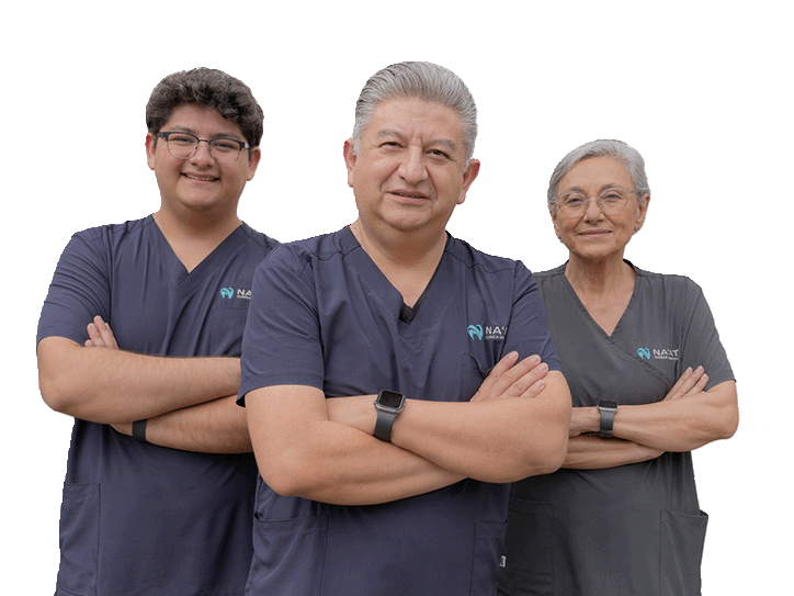 El equipo de especialistas de Na'at Dental, implantología en Jiutepec, dirigidos por el Dr. Fernando Salgado.